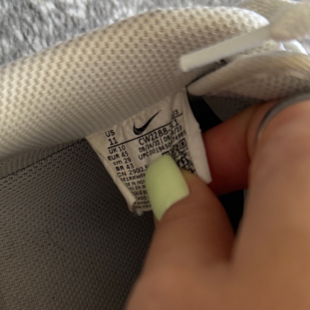 Nike Air Force 1 '07 Men’s Size 11 - Picture 9 of 10